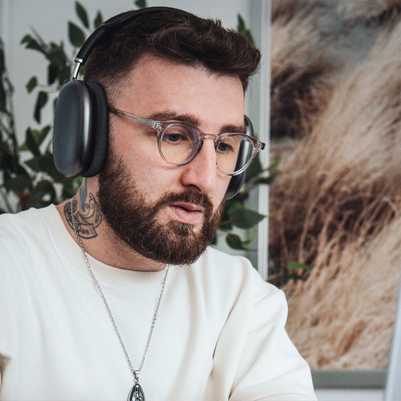 Gafas enmarcadas retro translúcidas con lentes de filtrado de luz azul