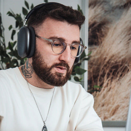 Gafas enmarcadas retro translúcidas con lentes de filtrado de luz azul