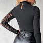 Top da donna con maniche in pizzo ritagliato asimmetrico