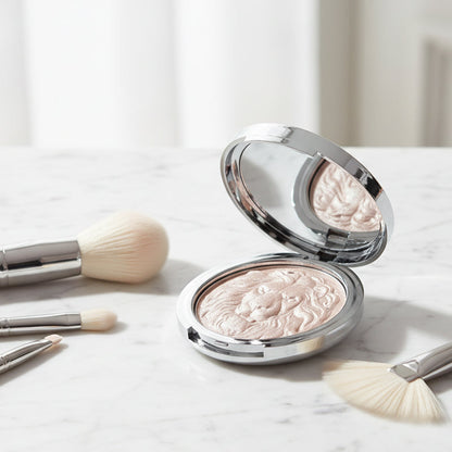 🥳2026 HOT SALE🥳💞50K+ SOLD!🦁✨ 50% OFF! Lion Embossed Shimmer Highlighter – Crushed diamond pearl particles, stunning watery glow. A collector‘s piece for your vanity! 💎🎨