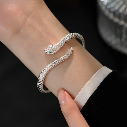 🎁2026 New Arrivals 50% OFF💥Vintage Snake Bangle Bracelet – Adjustable Open Cuff with Textured Scale Details & Green Eye Accents ✨