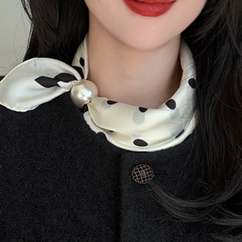 ✨ No-Tie Magnetic Pearl Clasp Scarf – Elegant Style & Effortless Comfort 🤍
