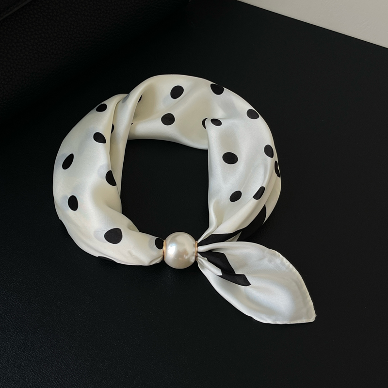 ✨ No-Tie Magnetic Pearl Clasp Scarf – Elegant Style & Effortless Comfort 🤍