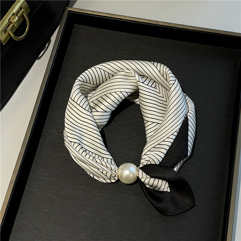 ✨ No-Tie Magnetic Pearl Clasp Scarf – Elegant Style & Effortless Comfort 🤍