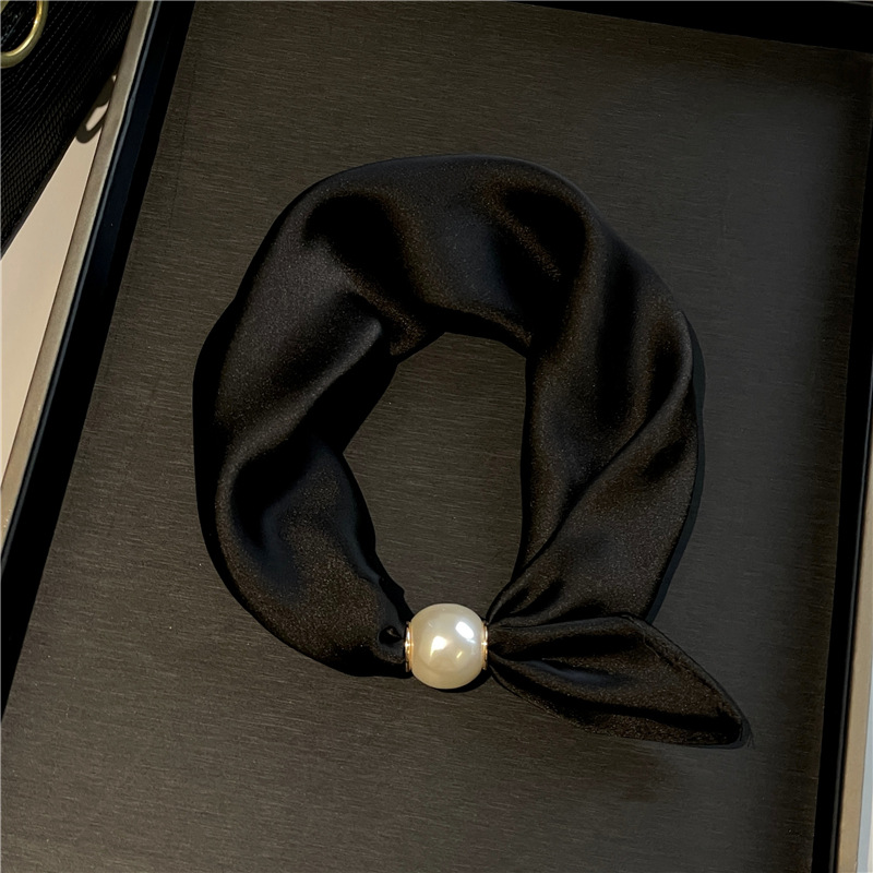 ✨ No-Tie Magnetic Pearl Clasp Scarf – Elegant Style & Effortless Comfort 🤍