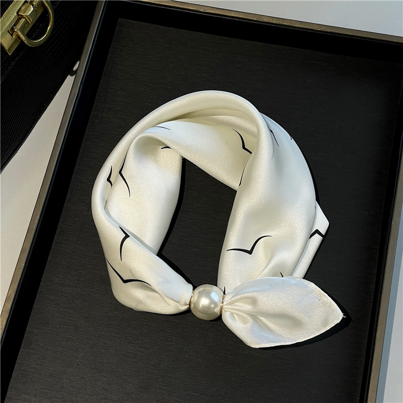✨ No-Tie Magnetic Pearl Clasp Scarf – Elegant Style & Effortless Comfort 🤍