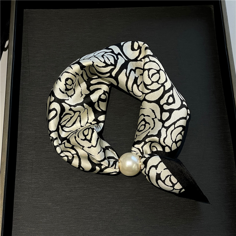 ✨ No-Tie Magnetic Pearl Clasp Scarf – Elegant Style & Effortless Comfort 🤍