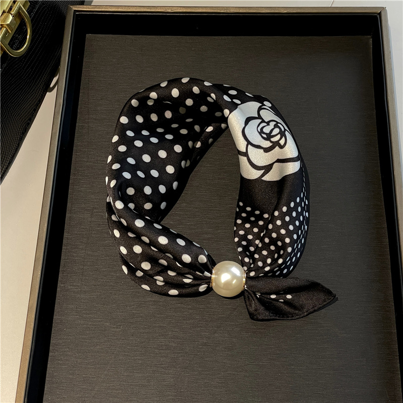 ✨ No-Tie Magnetic Pearl Clasp Scarf – Elegant Style & Effortless Comfort 🤍