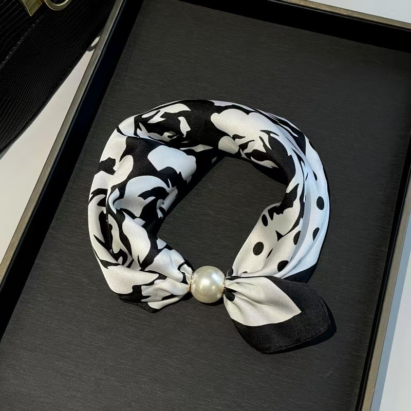 ✨ No-Tie Magnetic Pearl Clasp Scarf – Elegant Style & Effortless Comfort 🤍